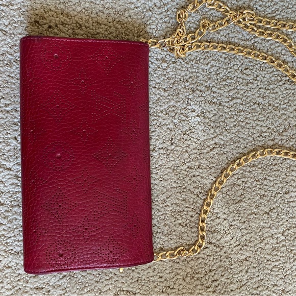 Louis Vuitton Amelia Mahina monogram leather wallet on chain crossbody - Picture 2 of 15